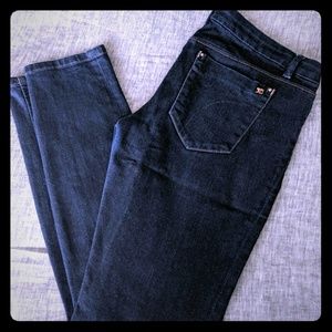 Joe's Jeans Chelsea Ankle skinny. Dark wash.